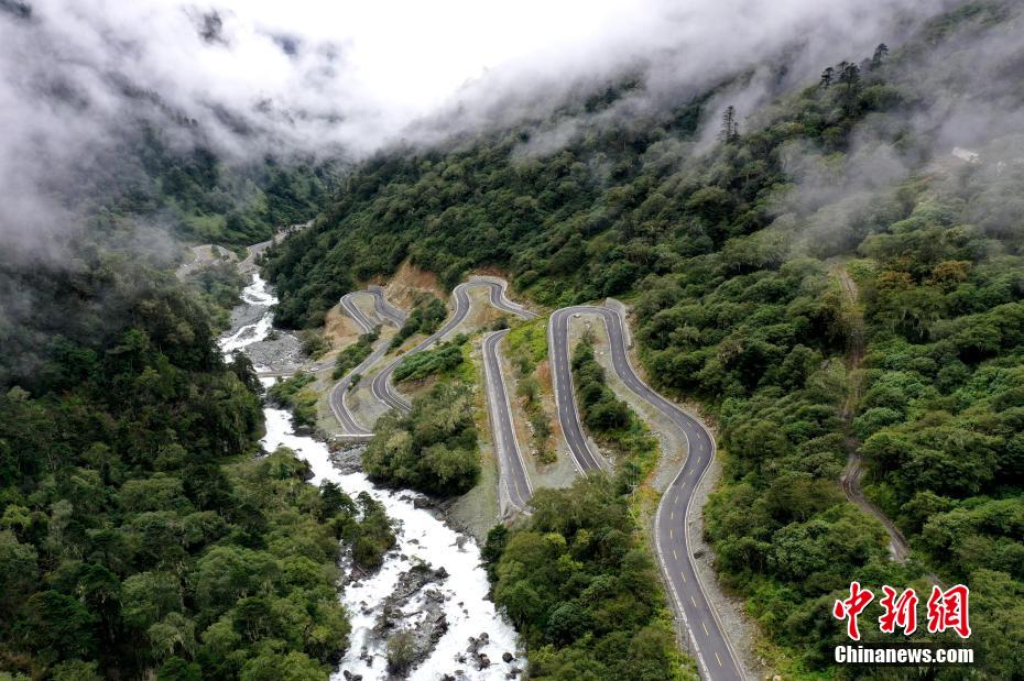 醉美交通壁纸来了！民众出行告别“晴天一身土、雨天两脚泥”(图1)